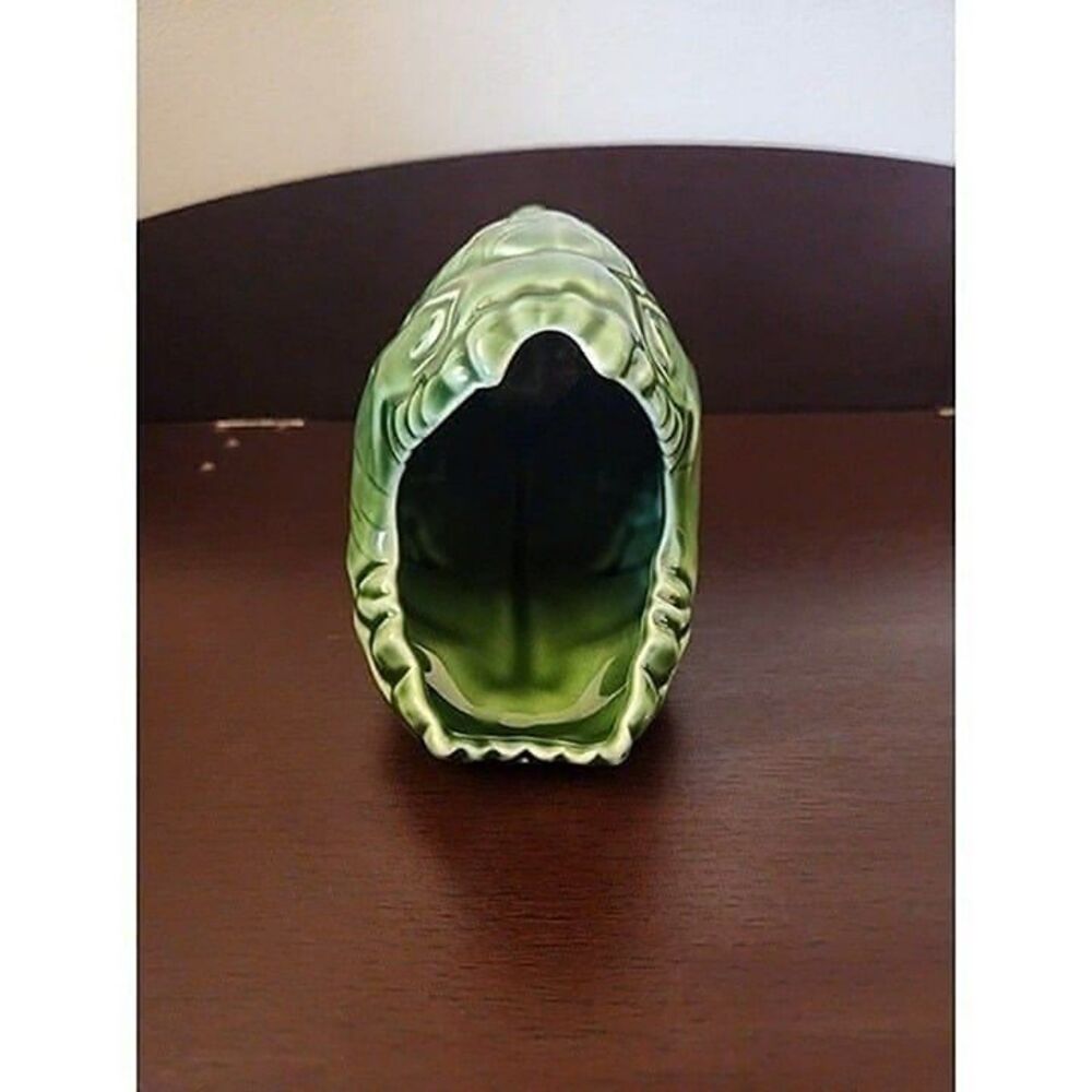 Disney's Trader Sam's Enchanted Tiki Bar 1st Edition Green Piranha Mug - Picture 8 of 9